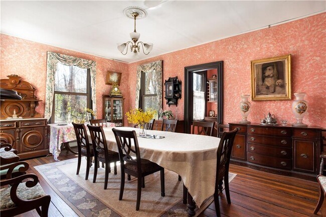 Building Photo - 138 Elm Dr