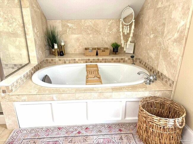 Building Photo - 6855 Pine St