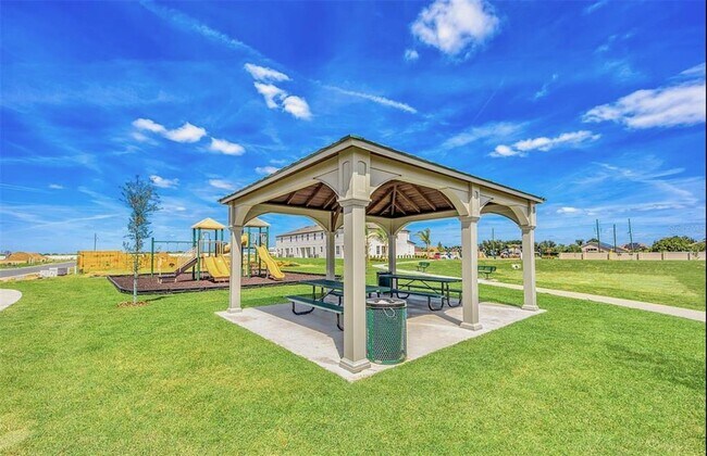 Building Photo - 388 Sol Vis Dr