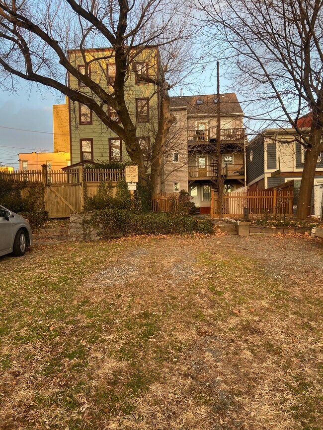 Building Photo - 70 Park Ave