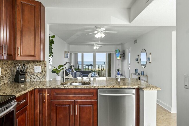 Building Photo - 10152 S Ocean Dr