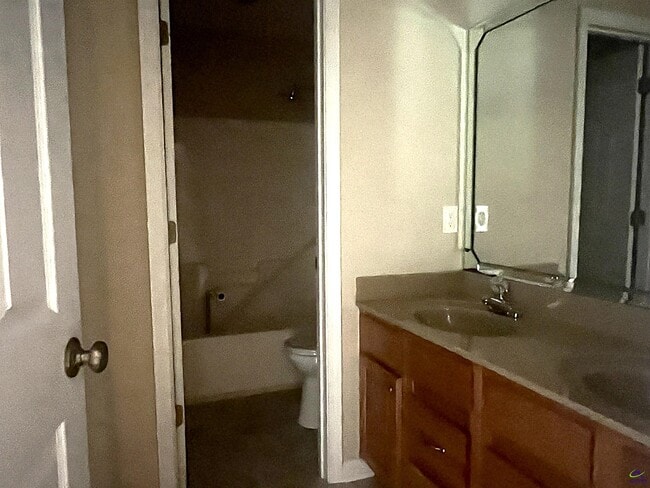 Building Photo - 136 Joycliff Cir