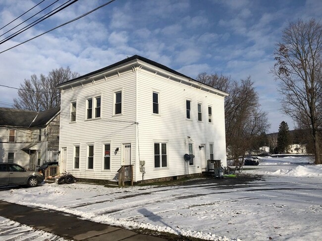 Building Photo - Madison St - 006