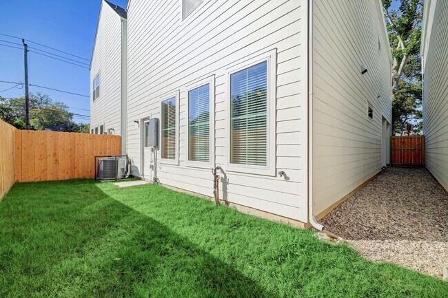 Building Photo - Contemporary Comfort with Designer Finishes