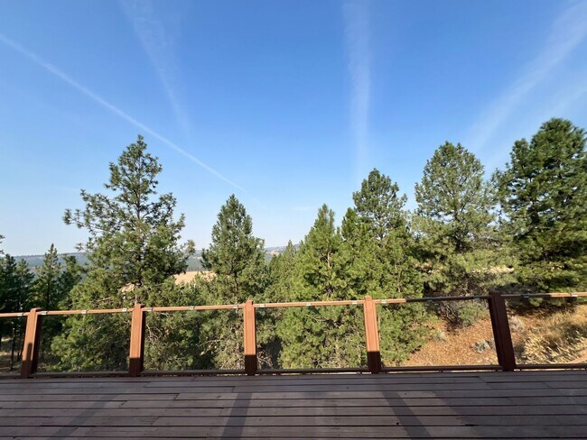 Building Photo - 5 Bedroom 3 Bathroom house coming soon