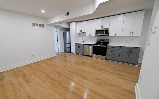 Building Photo - 1230 Penn St