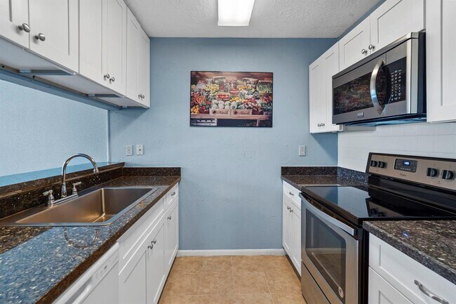 Building Photo - 8952 Wilcrest Dr
