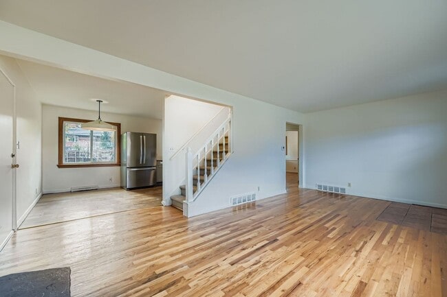 Building Photo - 4660 Sioux Dr