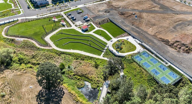 Building Photo - 17181 SW Snowdale St