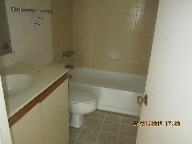 Building Photo - 1600 Park Cir