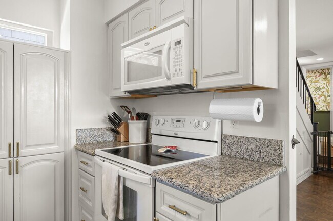 Building Photo - 27462 Country Glen Rd