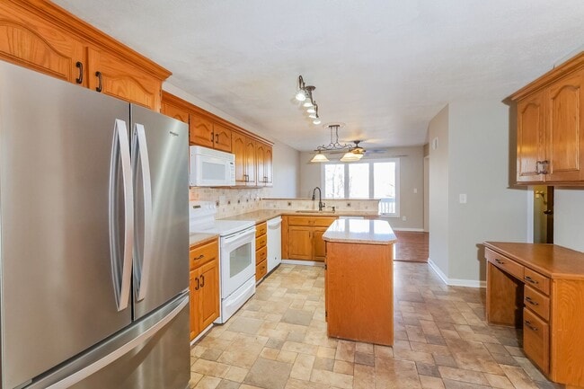 Building Photo - 4 Bedroom Shawnee Townhome with Finished Basement and Wooded Views