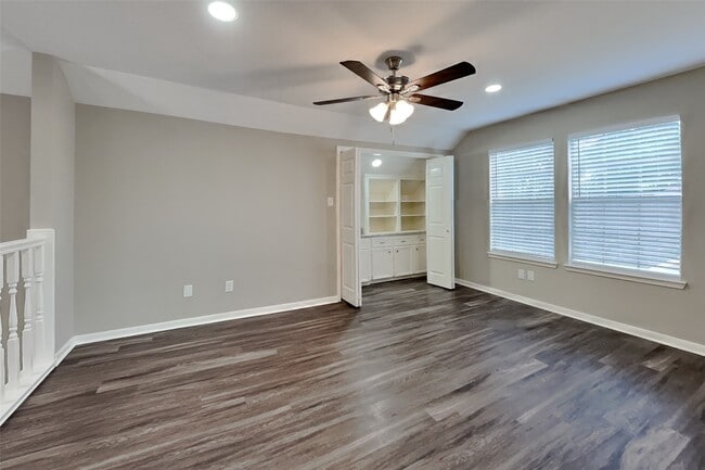 Building Photo - 702 Fernglade Dr