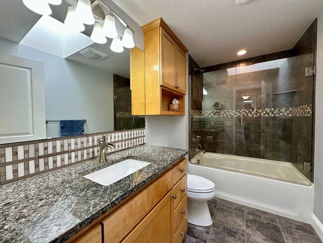 Building Photo - 2710 Lakeridge Ln
