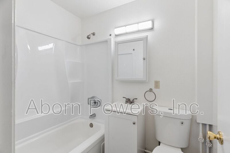 Building Photo - 2807-2813 Manor Dr