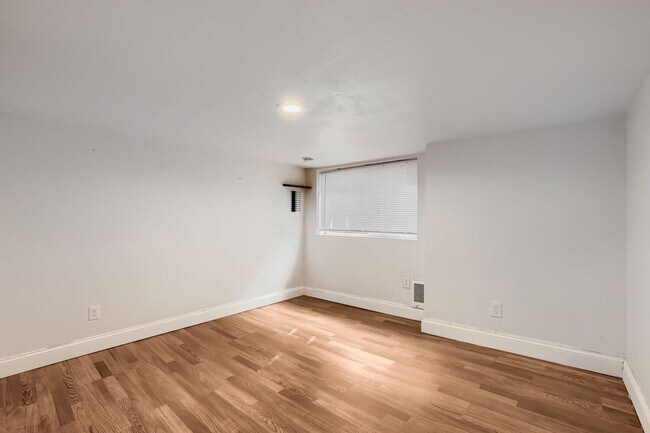 Building Photo - 4315 5th Ave NE