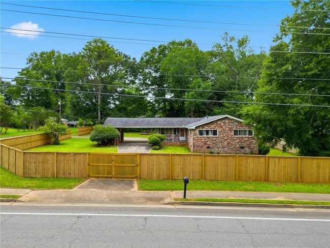 Building Photo - 1808 Sandy Plains Rd
