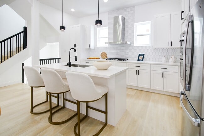 Building Photo - 1214 W 24th St