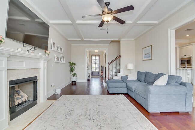 Building Photo - Gorgeous 5-Bedroom 3.5 Bath Home