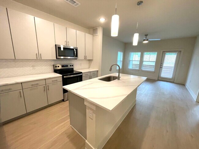 Building Photo - 1350 W Taylor St