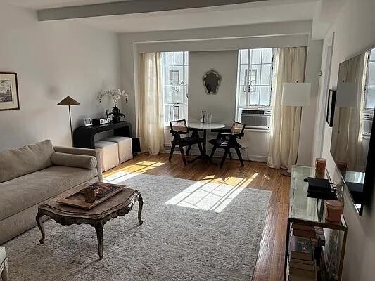 Primary Photo - 353 W 56th St