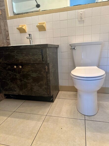 Building Photo - 11010 Tamarix Ave