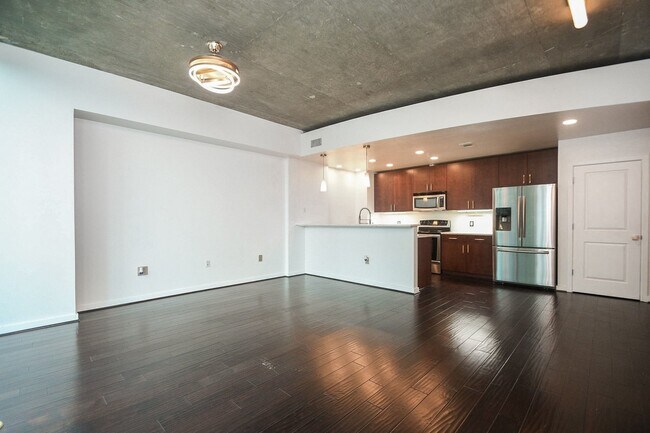 Building Photo - 5925 Almeda Rd