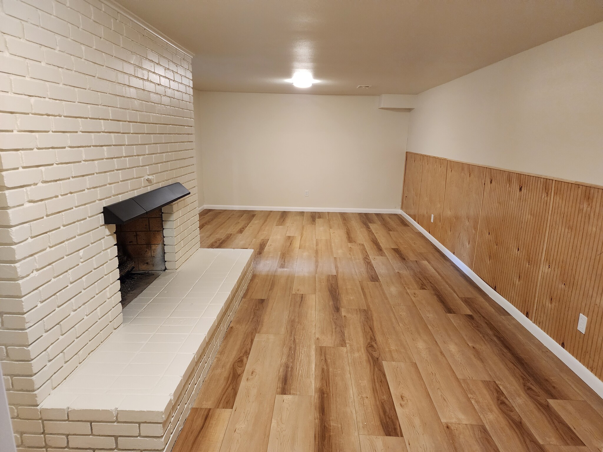 Basement Game Room, Play Room, Additional Living Room - 216 Mohawk Dr