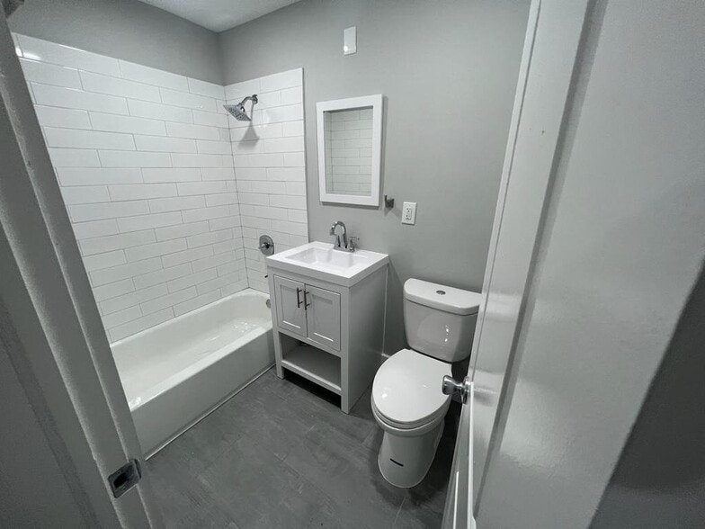 Building Photo - 544 Beachway Ave