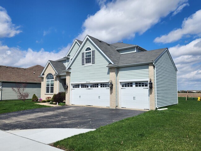 Building Photo - Kenosha 4 bedroom home