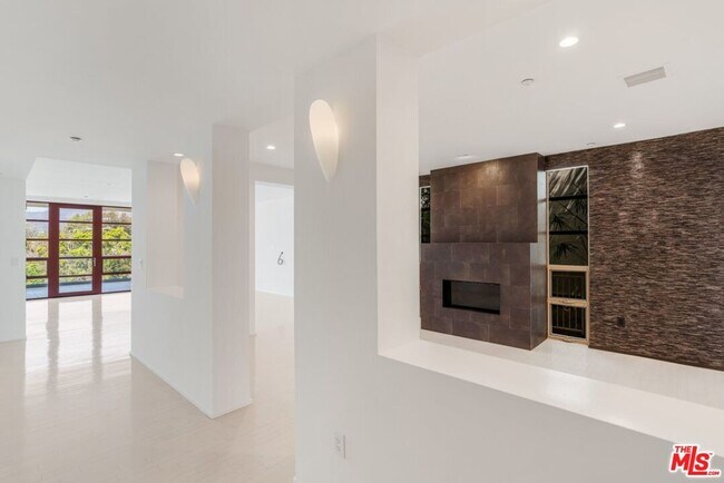 Building Photo - 870 Haverford Ave