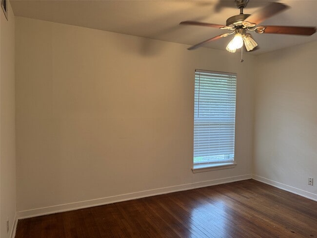 Building Photo - 4013 Newshire Dr