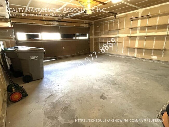 Building Photo - 5349 W Grover St