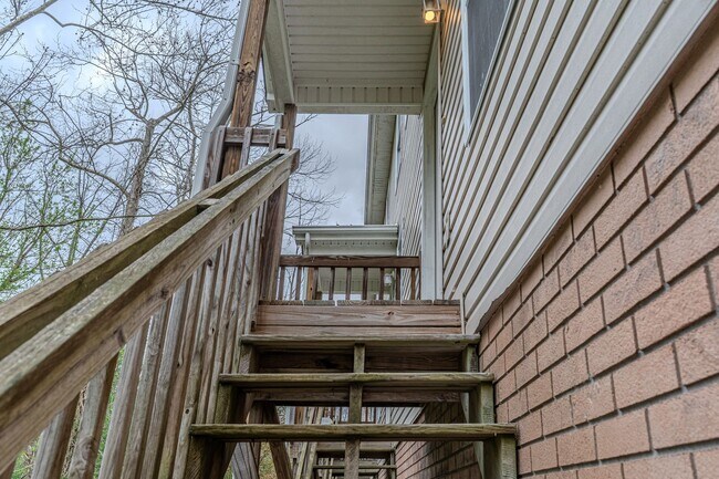Building Photo - 2305 S Greenwood Dr