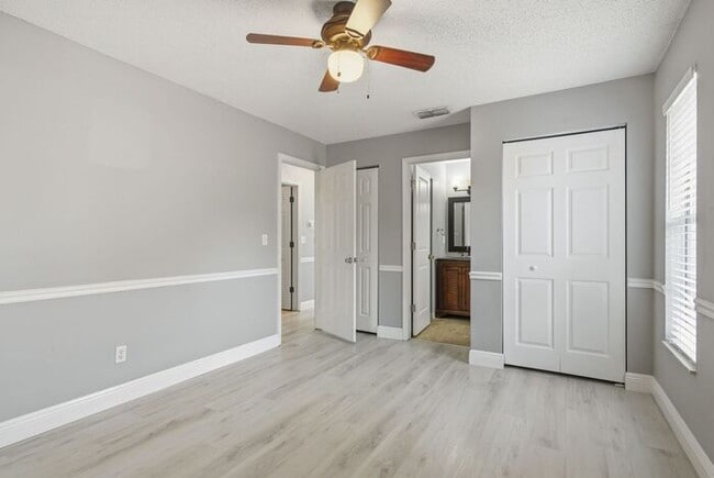 Building Photo - Single Family Home in Lake St George