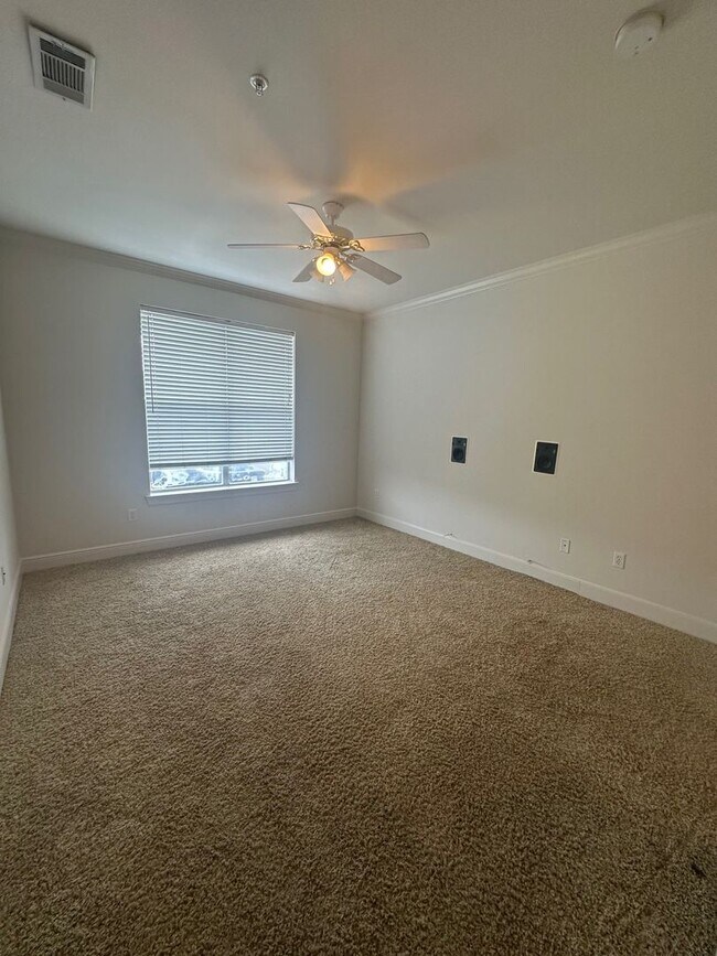 Building Photo - 12386 River Highlands Dr
