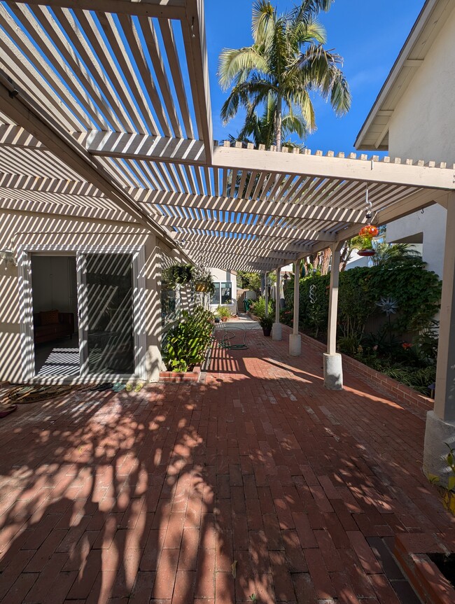 Building Photo - 42 Almond Tree Ln