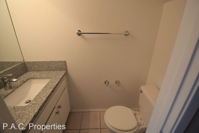Building Photo - 2 br, 1.5 bath Apartment - 5340 Whitsett A...