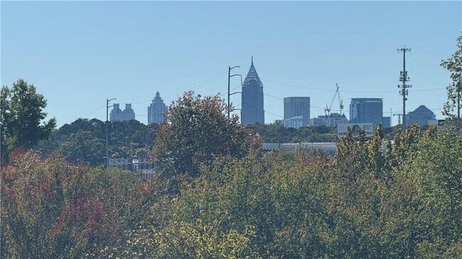 Building Photo - 745 Fountainhead Ln NE