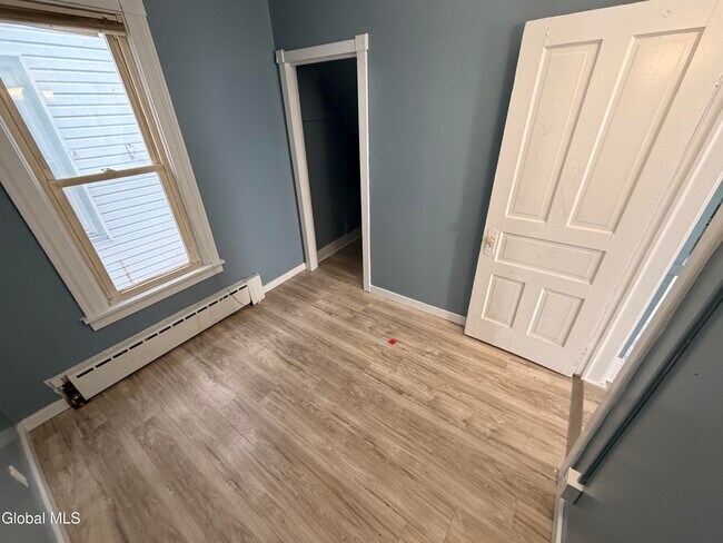 Building Photo - 18 Swan St