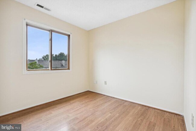Building Photo - 1607 Aspen Dr