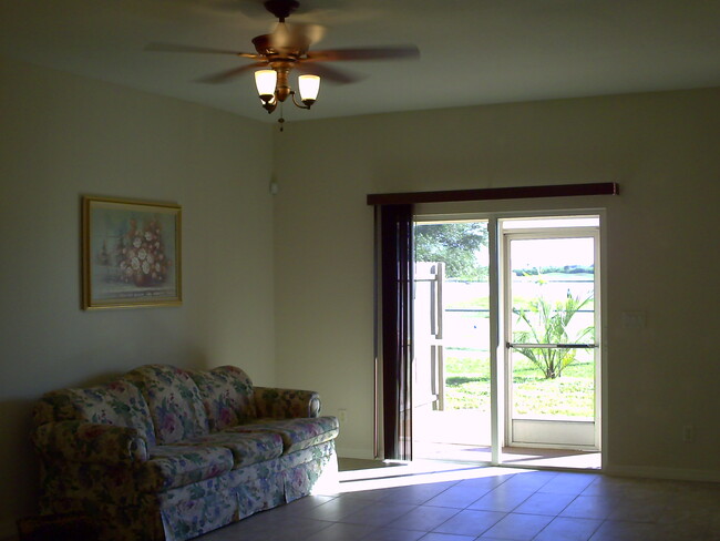 Sleeper sofa in living room - 7256 David Blvd