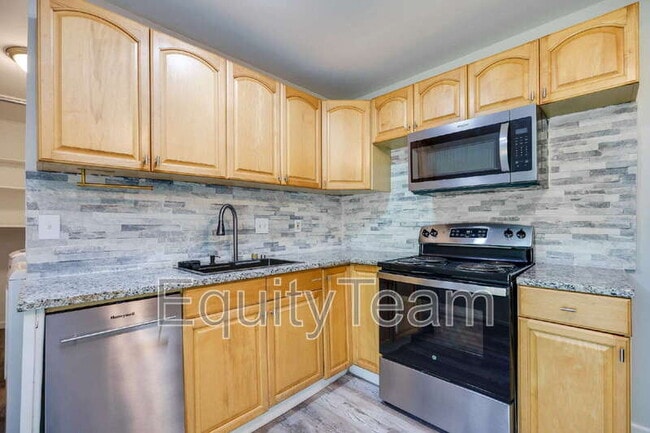 Building Photo - 9609 Helmsley Way