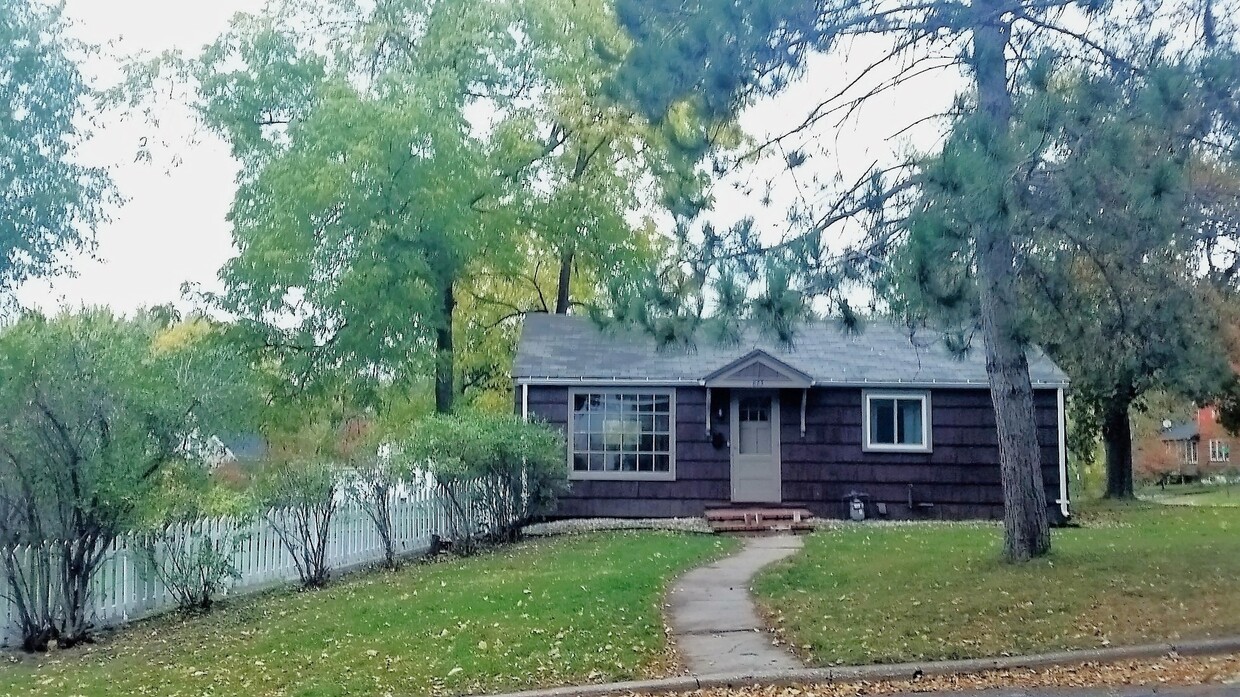 Primary Photo - 823 Elm St