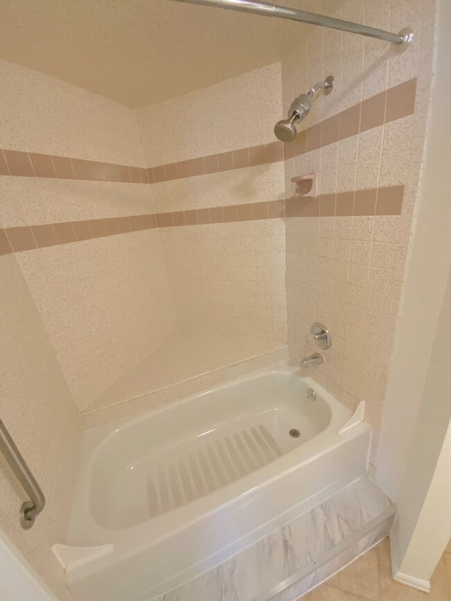 Building Photo - 2 Bedroom Townhome Available Near W Cheyenne Blvd & S Nevada Ave