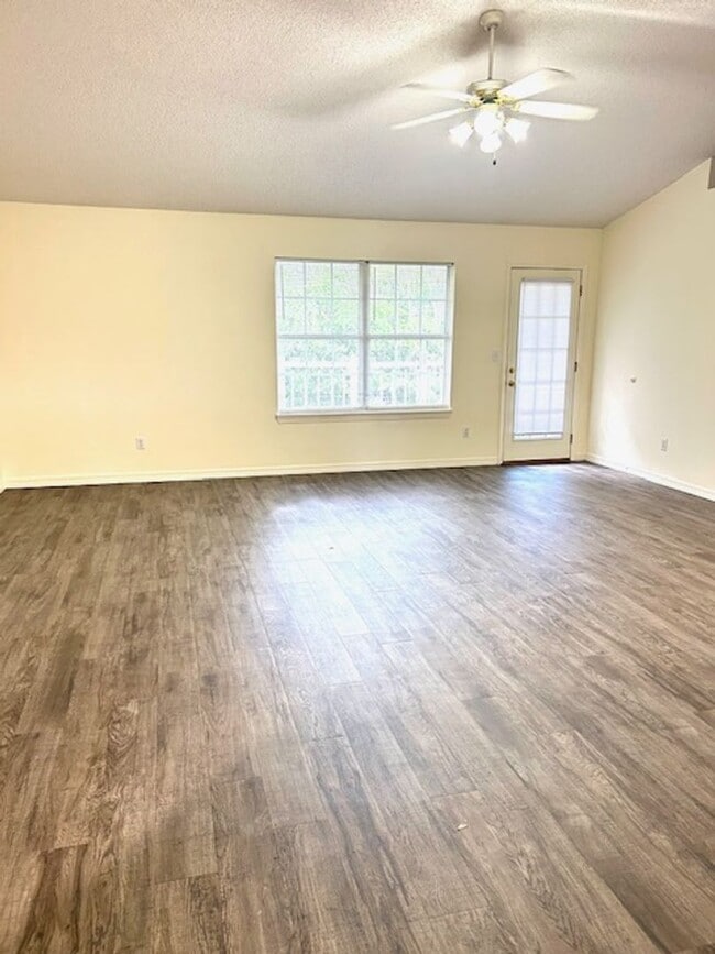 Building Photo - BEAUTIFUL BRICK 4 BEDROOM 2 BATH HOME AVAILABLE NOW CONTACT KAREN GUARDINO, REALTOR 386-747-9295