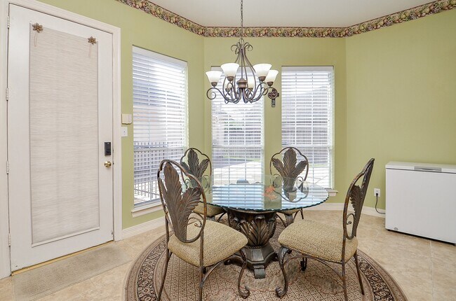 Building Photo - 7934 Woodcrest Ct