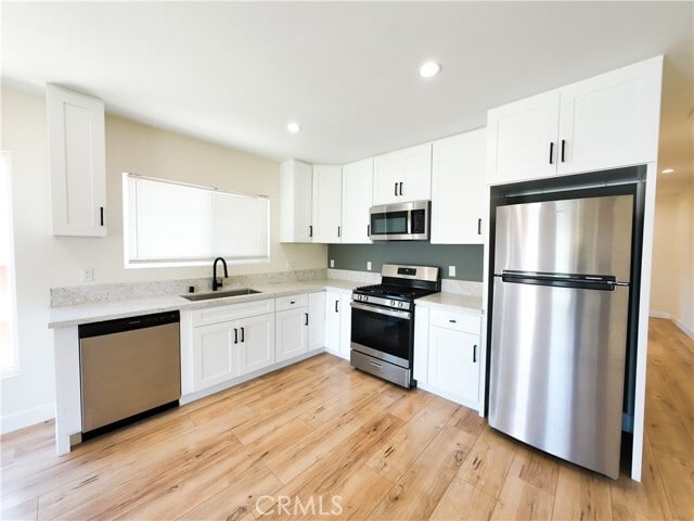Building Photo - 614 W 84th St