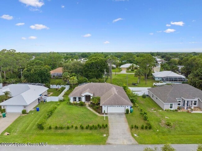 Building Photo - 1026 Blossom Dr