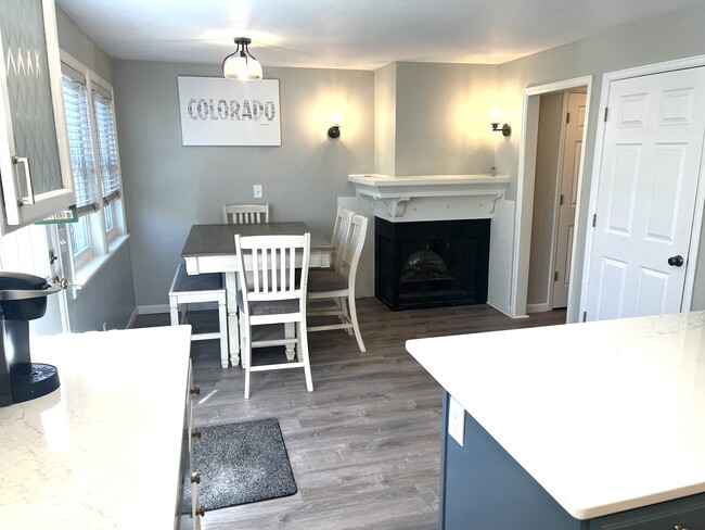 Building Photo - 7542 S Cove Cir